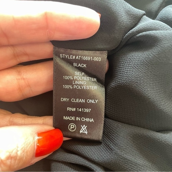 Astr the Label Black BUBBLE HEM SHORT SLEEVE TOP V Neck Contemporary Size Small - Picture 6 of 9